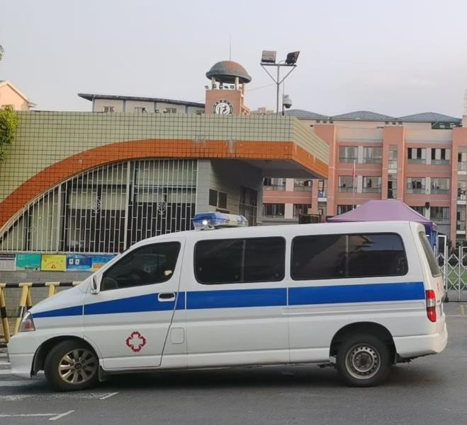 寿县救护车出租护送骨折病人一公里多少钱